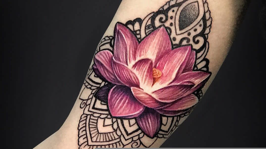 Lotus Çiçeği Dövmesi